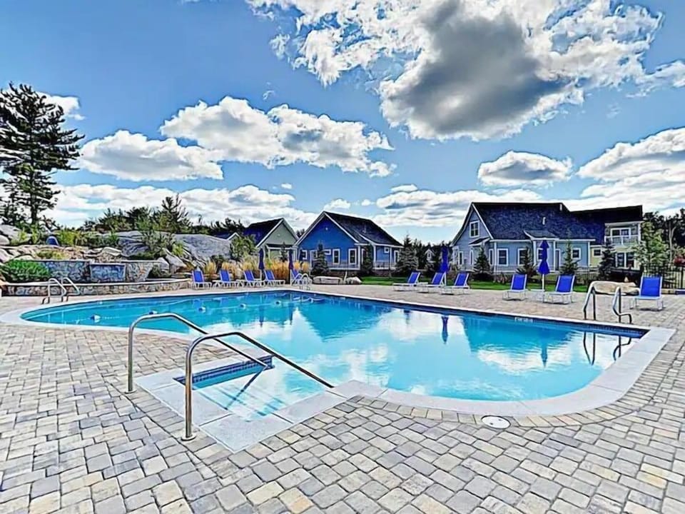 Heated upper pool-open seasonally