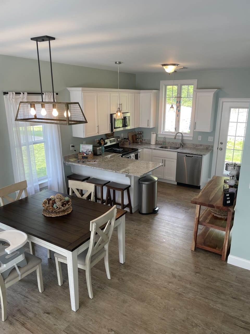 Beautiful kitchen equipped with everything you will need.