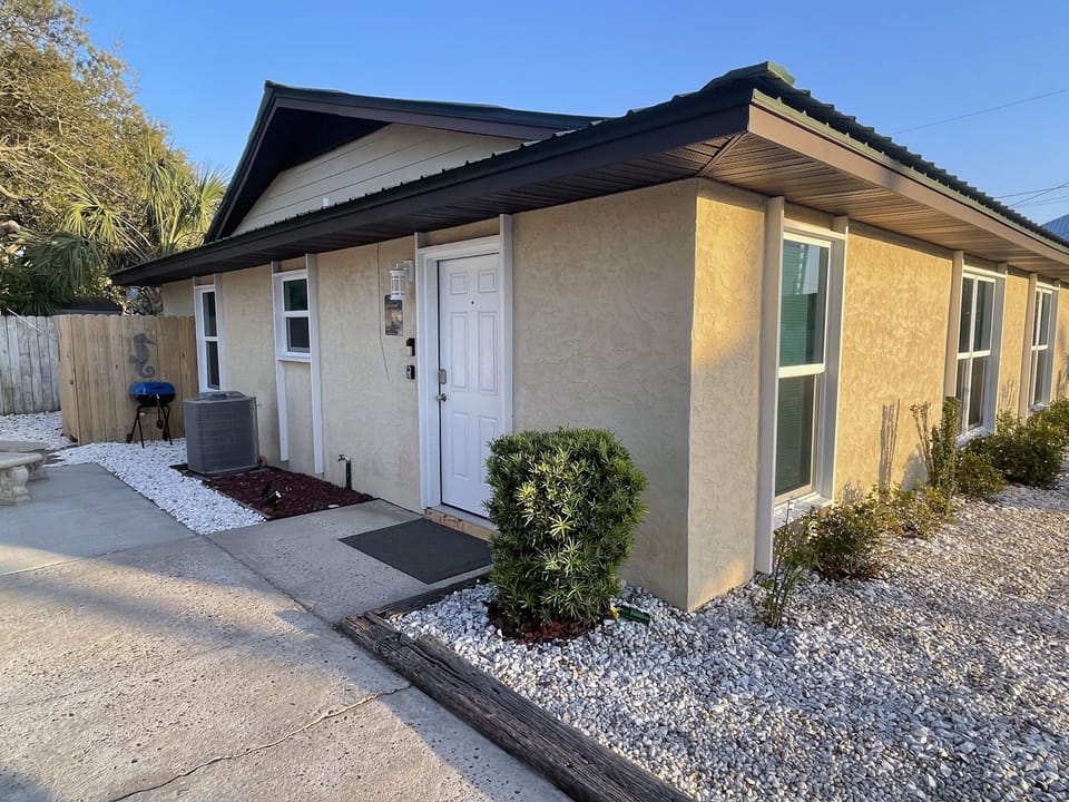 Flip Flop Inn - Unit B Entrance - Private parking at your front door.