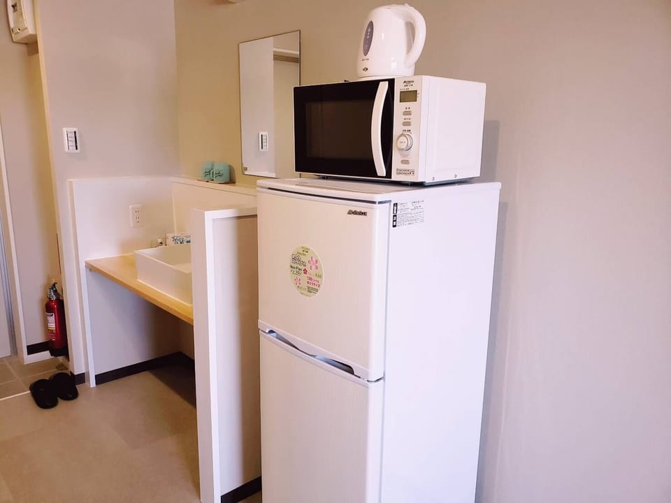 Fridge, microwave