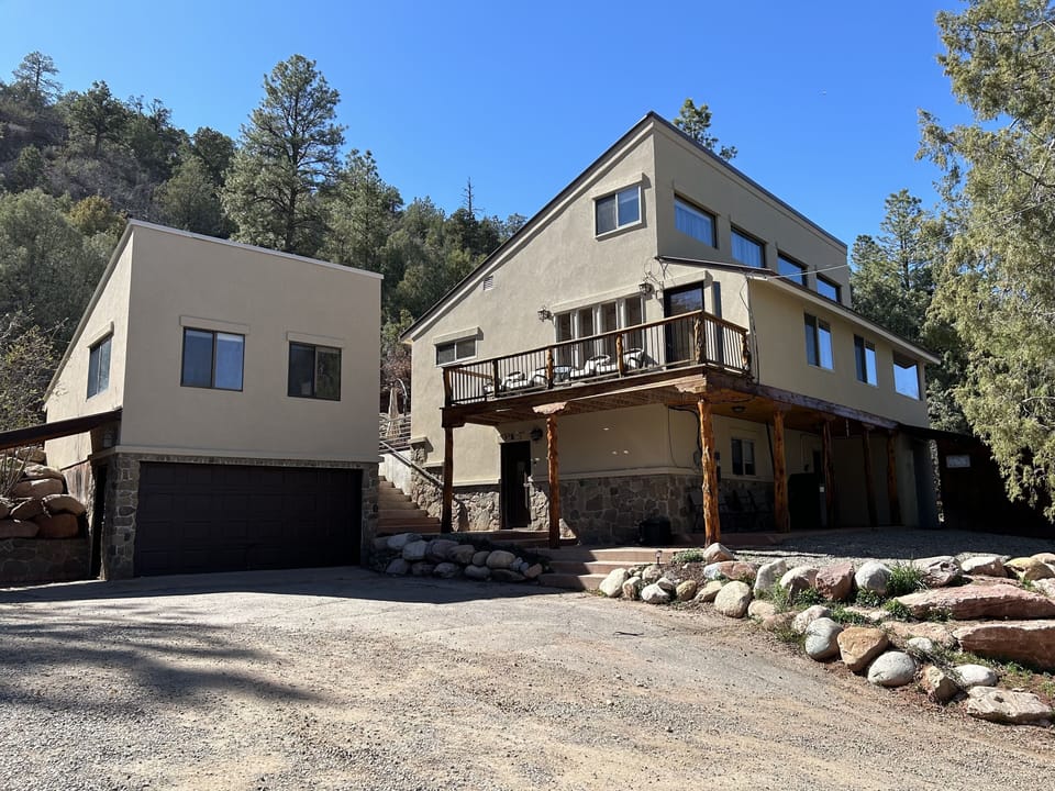 View of the house and driveway