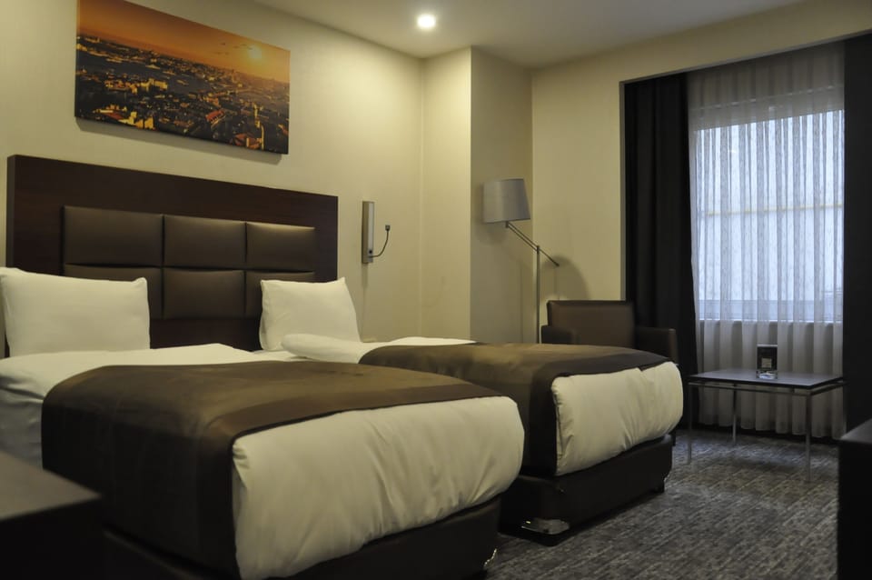 Classic Double or Twin Room | In-room safe, desk, laptop workspace, iron/ironing board