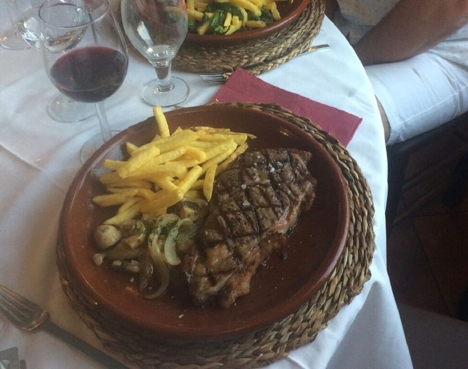 El Charcoal - Restaurant - 5 mins walk