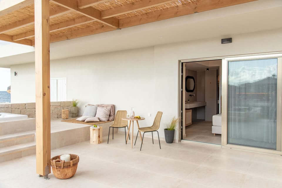 Luxury Studio, Hot Tub, Beach View | Terrace/patio