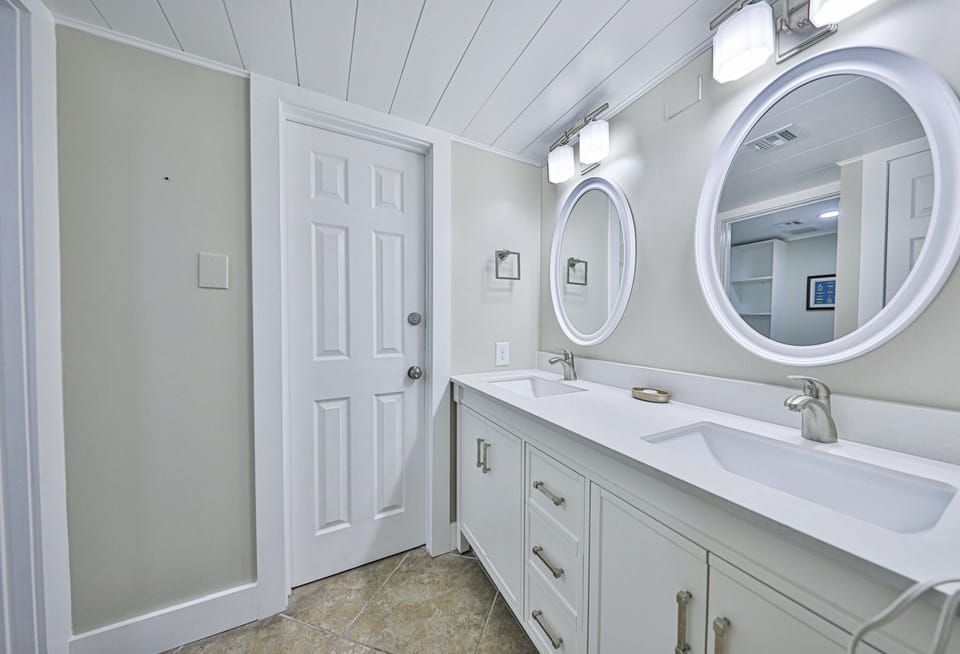 Master bathroom.