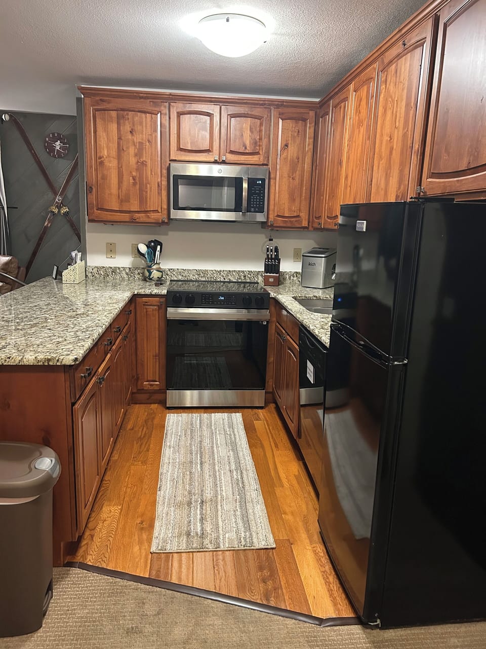 Full kitchen with everything you need.