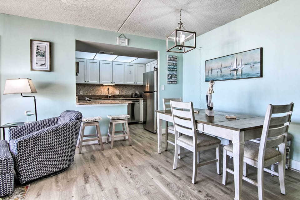 Dining Room | Dishware/Flatware Provided