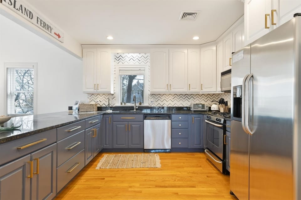 Spacious area for ease of kitchen use