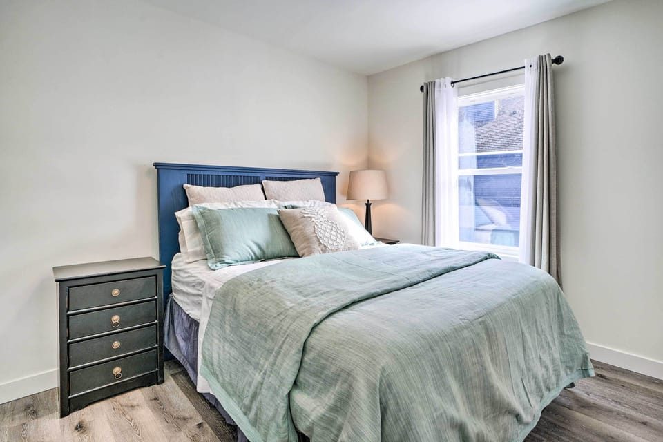 Bedroom 1 | 1st Floor | Queen Bed