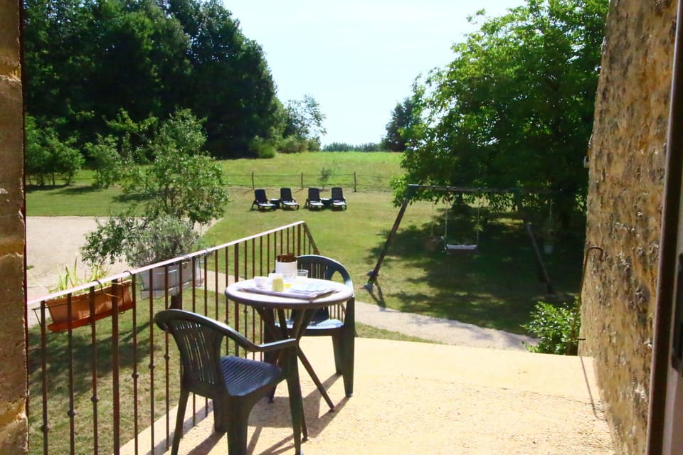 View from the terrace outside the  Main bedroom, Chambre 1.