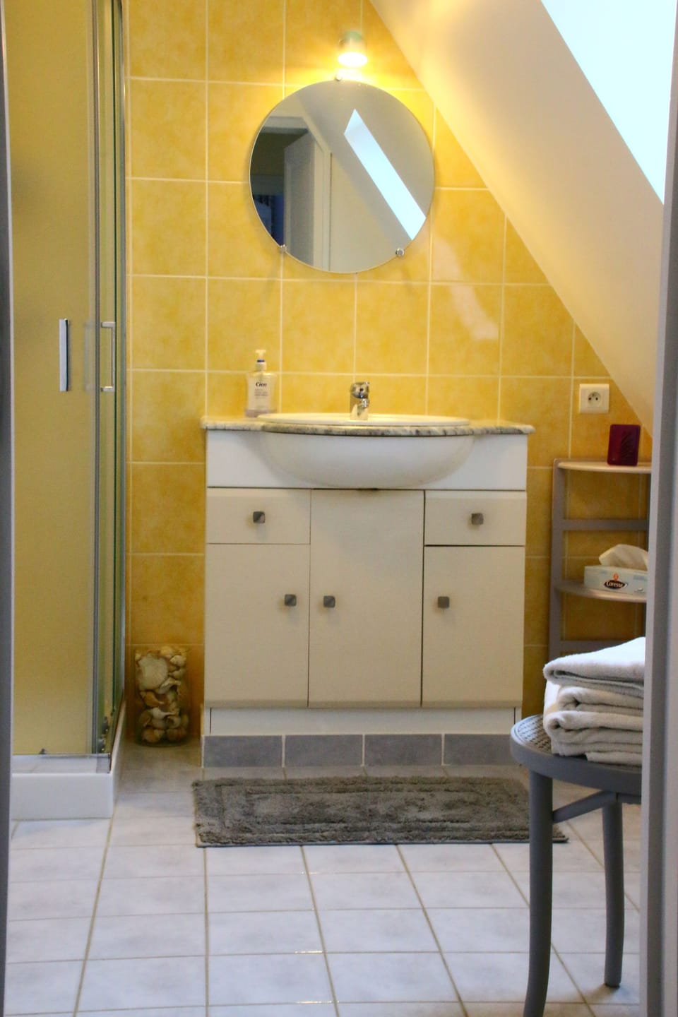 Gite upstairs bathroom (shower and toilet)