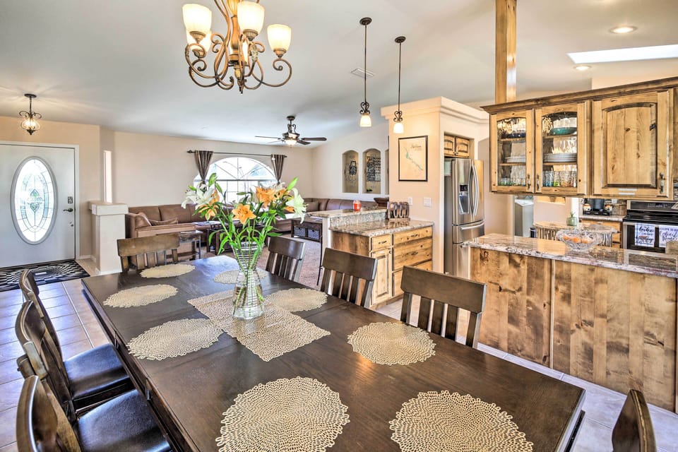 Dining Area | Kitchen