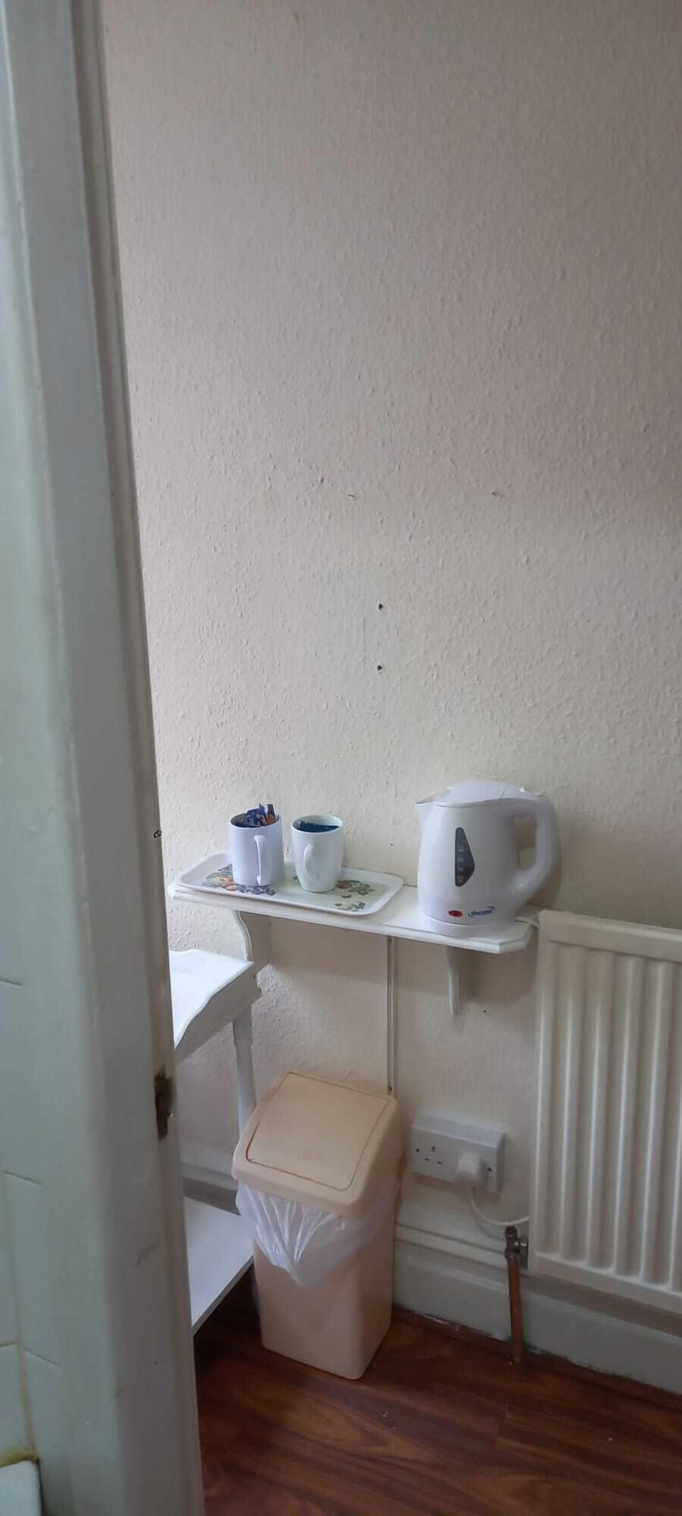 Standard Single Room - Room 4 | Laptop workspace, soundproofing, free WiFi, bed sheets