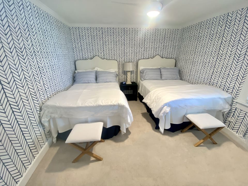 2 double beds downstairs.