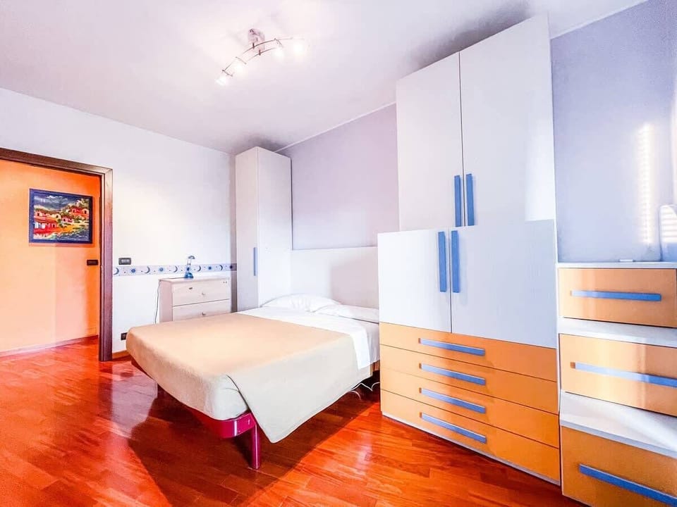 Bedroom with double bed, 2 wardrobes and air conditioning