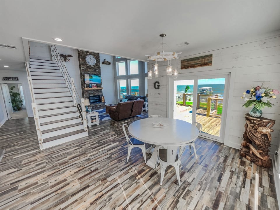 Beautiful view of the bay in the Dining Area