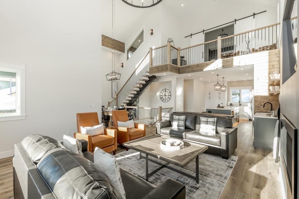 Chalet, 4 Bedrooms, Mountain View, Slope side (4 Bedrooms) | Living area | 50-inch TV with cable channels, fireplace, Netflix