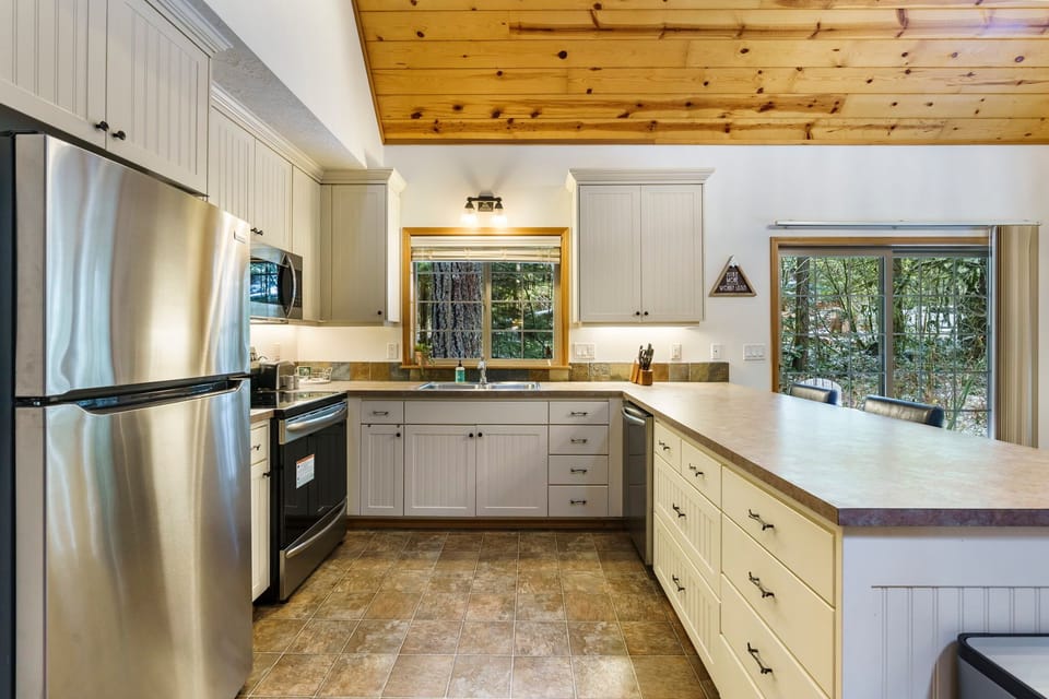 Newer stainless steel appliances. Electric stovetop. Fully stocked kitchen.  