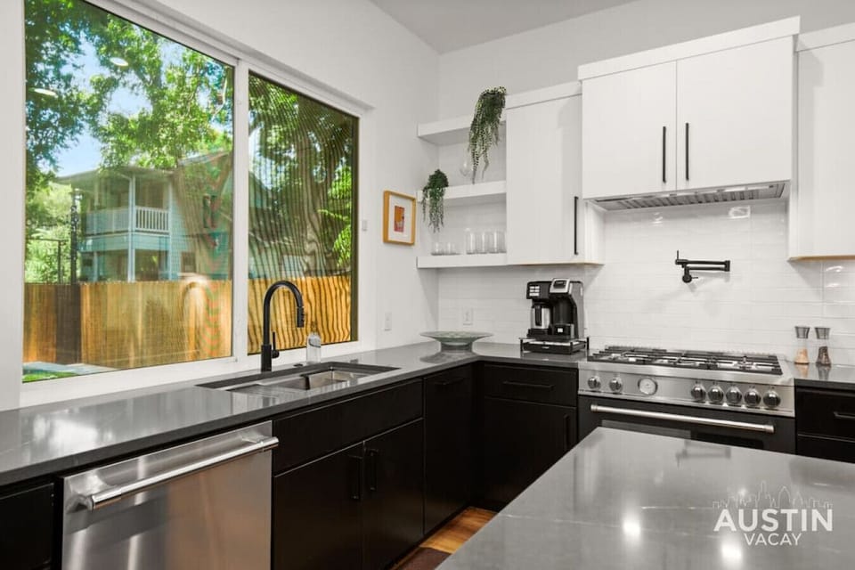 Fully equipped kitchen with all the essentials and dishwasher