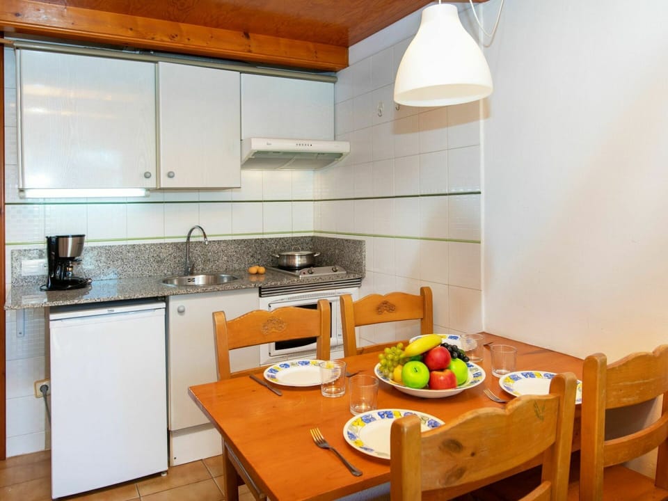 Countertop, Cabinetry, Furniture, Table, Kitchen Sink, Property, Sink, Food, Kitchen, Wood