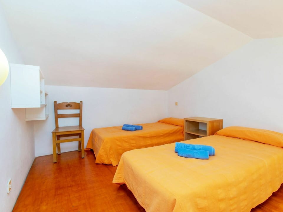 Comfort, Azure, Table, Orange, Wood, Textile, Interior Design, Yellow, Flooring, Floor