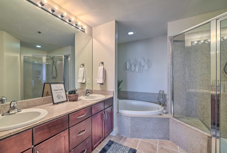 En-Suite Bathroom | Towels Provided