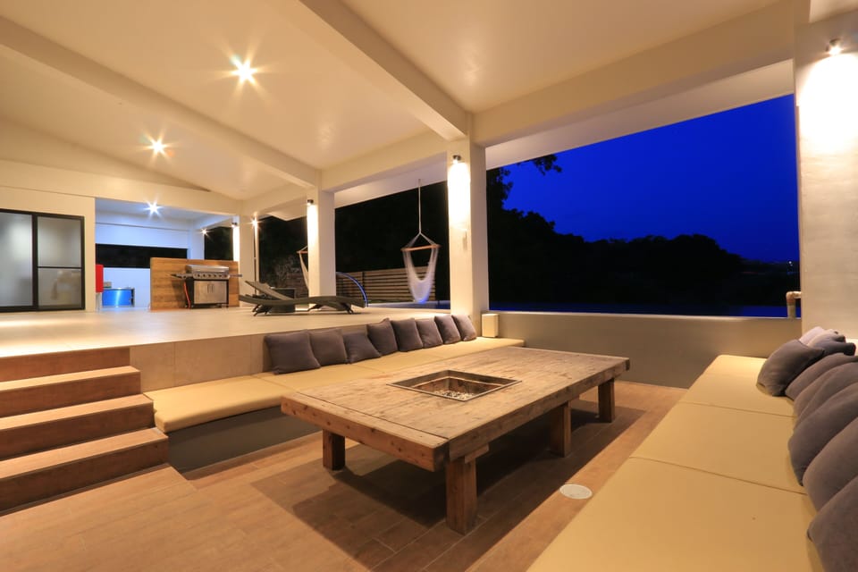 Luxury Villa | Terrace/patio