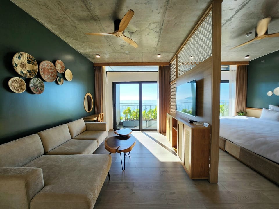 Studio Ocean View | Living area | 43-inch Smart TV with cable channels, TV