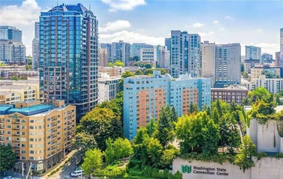The Elektra Condo building is nestled in between downtown and the Capital Hill neighborhood--and directly across the street from the Washington Convention Center.