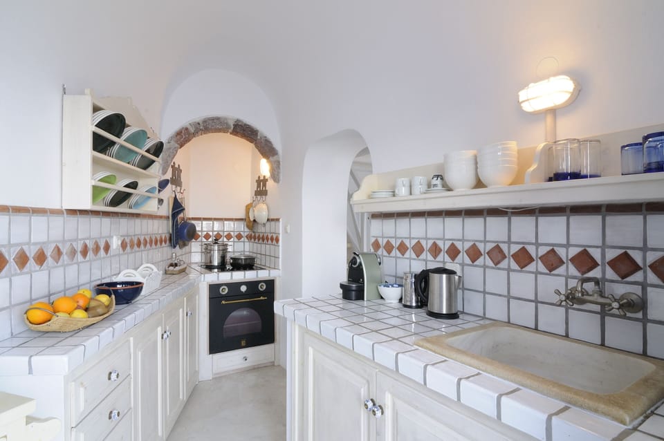 Family Villa | Private kitchen | Full-size fridge, stovetop, dishwasher, coffee/tea maker