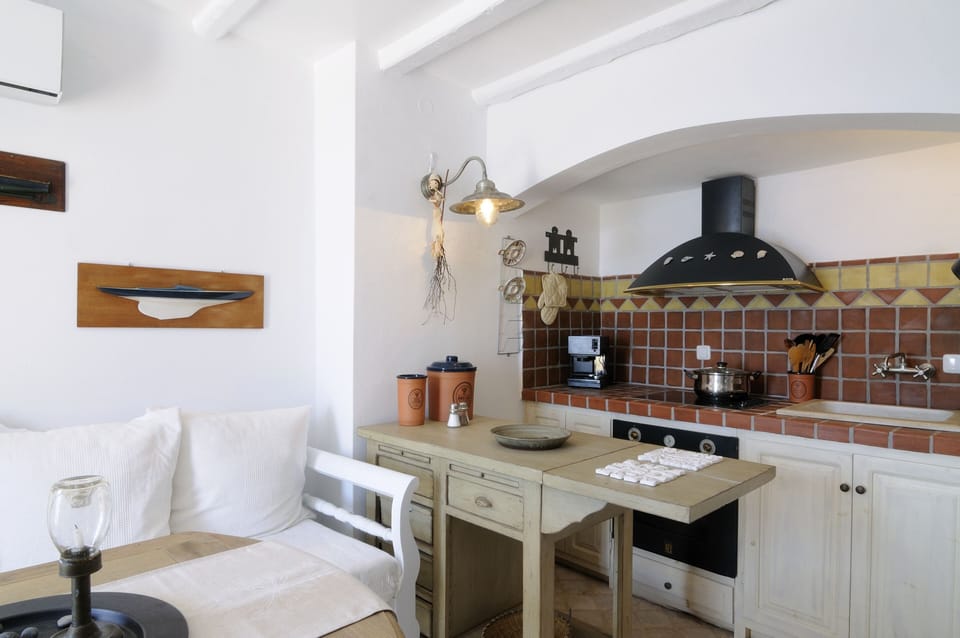 Family Villa | Private kitchen | Full-size fridge, stovetop, dishwasher, coffee/tea maker