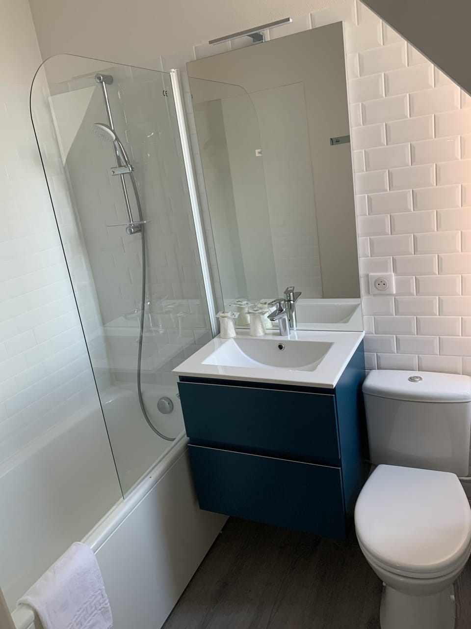 Bathtub, hair dryer, towels