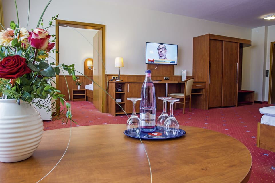 Family Apartment | Hypo-allergenic bedding available, desk, laptop workspace