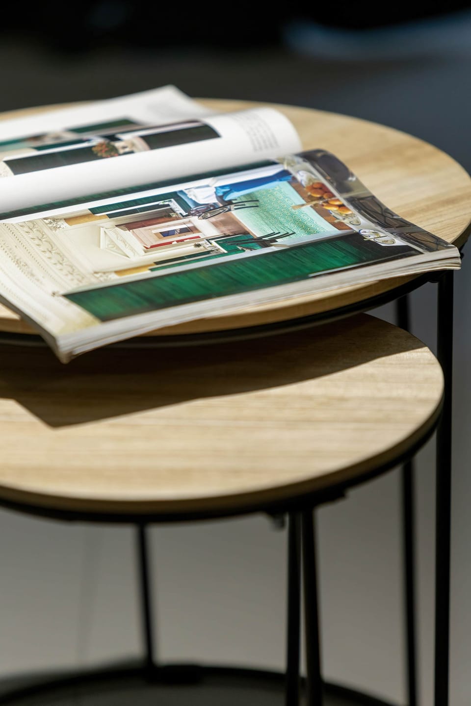 Table with property catalogue and mug.