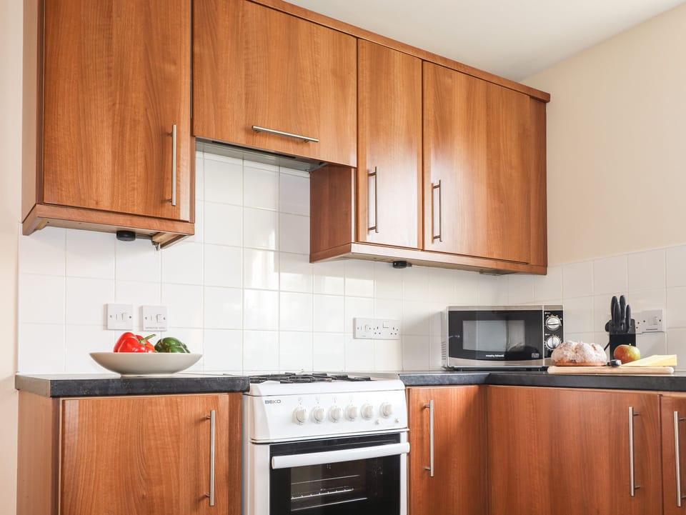 Cottage | Private kitchen | Fridge, microwave, dishwasher, electric kettle