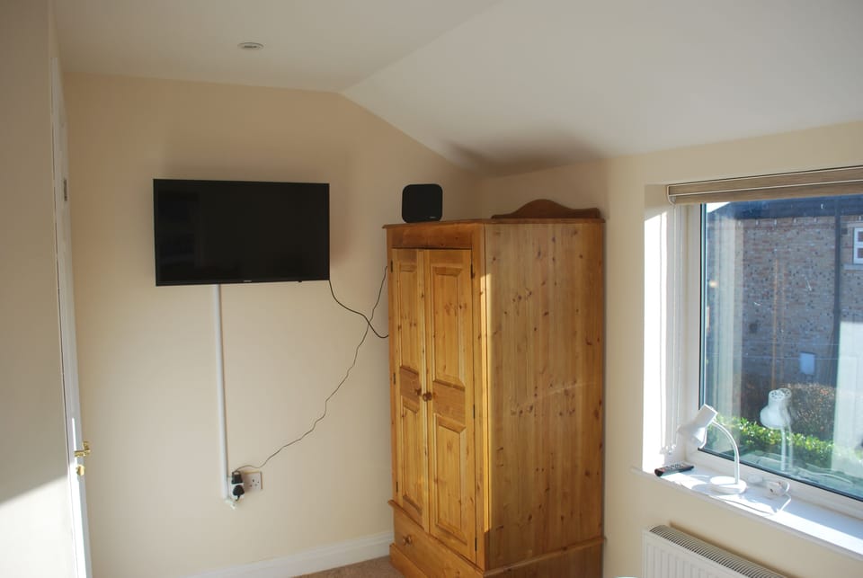 Luxury Double Room | Laptop workspace, blackout drapes, WiFi (free), bed sheets