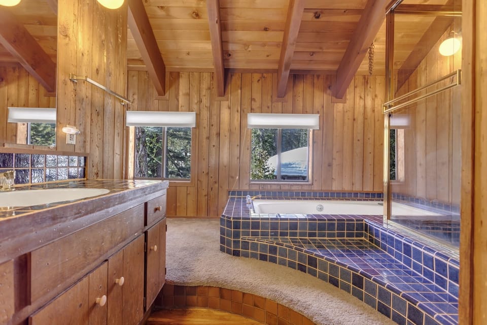 Overlooking Beautiful Bear Lake VH#318 by Bear Valley Vacation Rentals House in Bear Valley