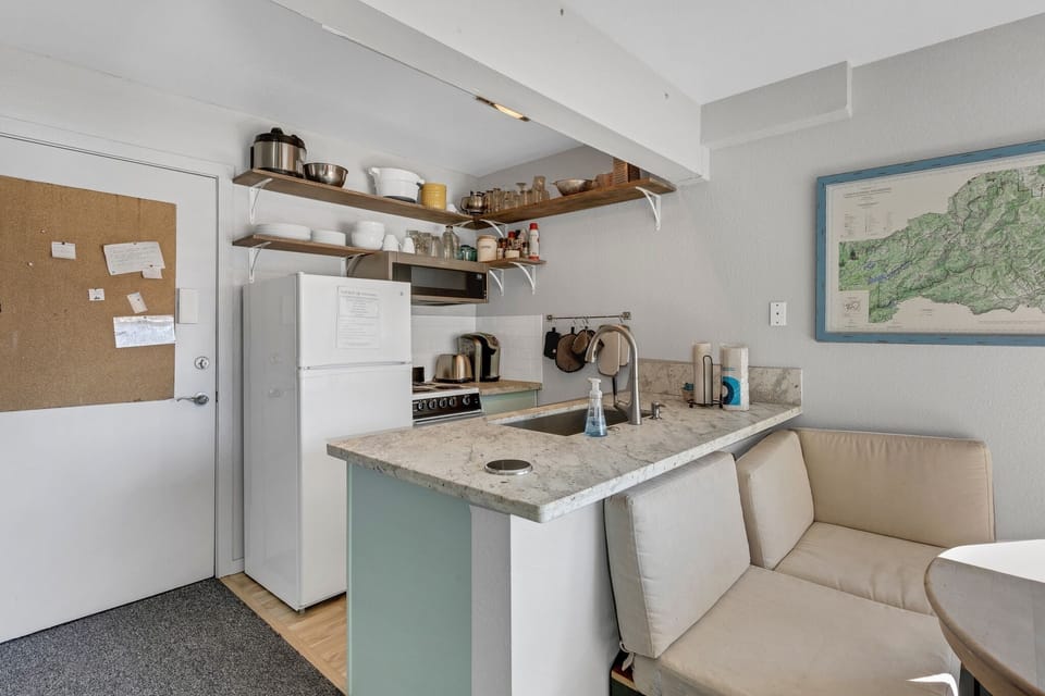 Condo, 2 Bedrooms | Private kitchen | Fridge, oven, coffee/tea maker, toaster