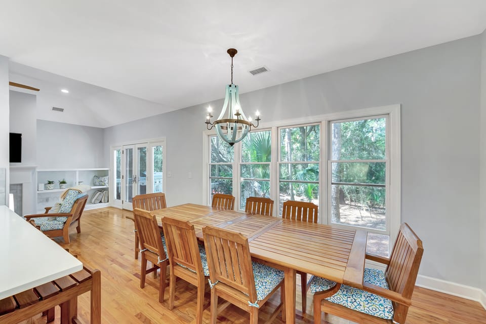 Dining Table & Kitchen