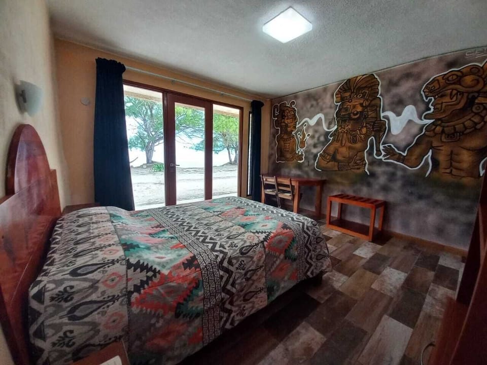 Front Reef (with A.C.) | Desk, laptop workspace, free WiFi