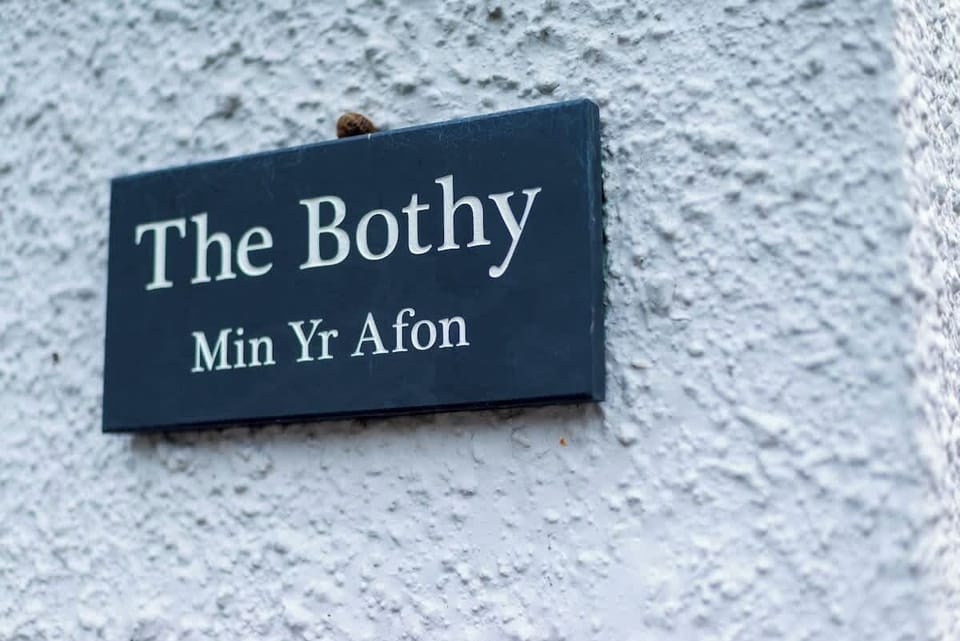 The Bothy - an idyllic bolthole, hidden in the heart of Solva. Perfect for experiencing everything this scenic harbour village has to offer. For those wanting to explore further afield, free parking is included with a permit to the local car park.