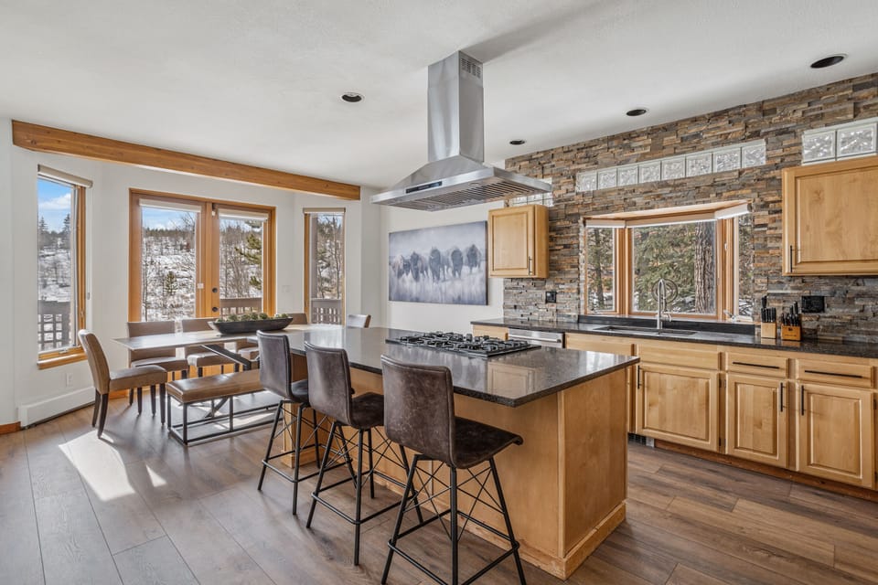 Eat-in kitchen to keep the cook company!