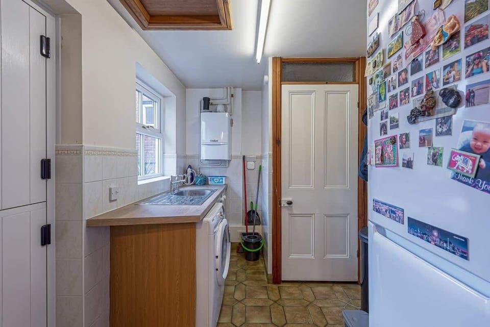 Handy utility room with washer dryer