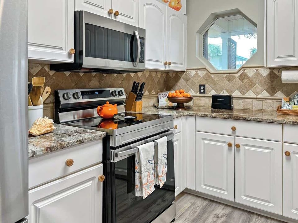 This kitchen is fully equipped and ready for any meal....