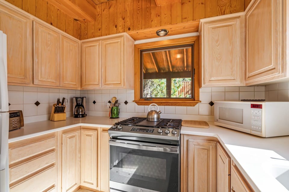 Indoors, Kitchen, Microwave, Oven, Cooktop