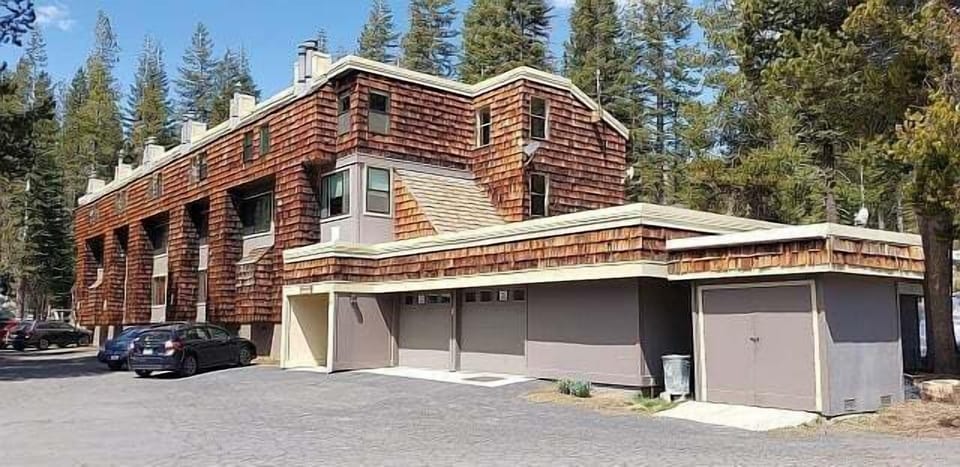 Building, Transportation, House, Tree, Vegetation