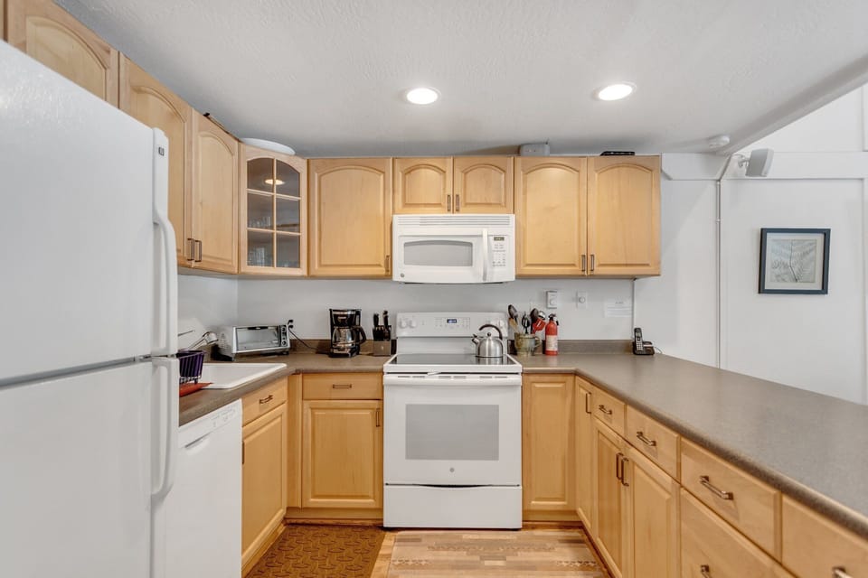 Room, Indoors, Kitchen, Microwave, Oven