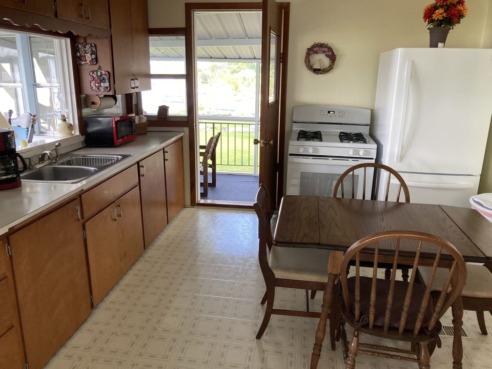 The  full kitchen has a ceiling fan.  There is an attached screened-in porch.
