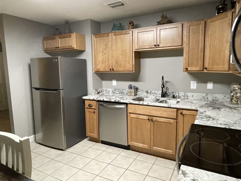 Renovated, Granite, Stainless Steel Appliances, Keurig and Regular Coffee Maker
