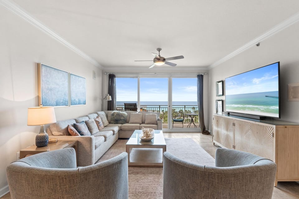 Condo, 3 Bedrooms, Sea View (508) | Living area | TV